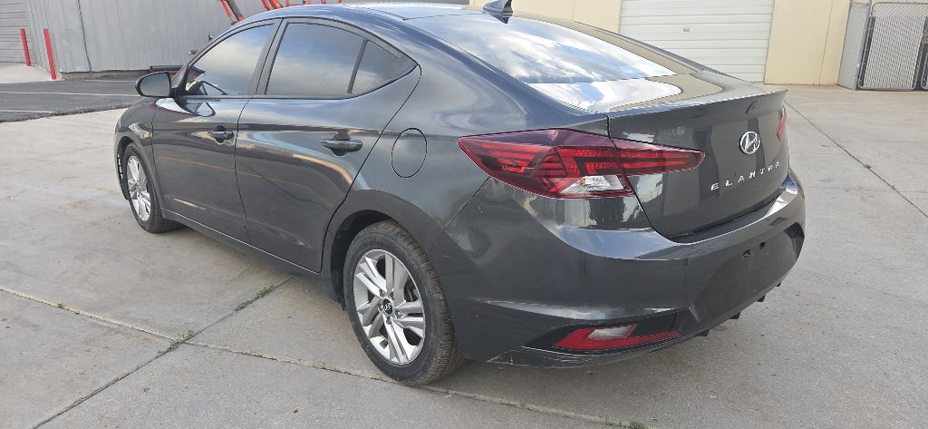 Photo 3 of this HYUNDAI ELANTRA