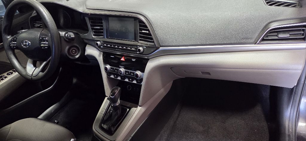 Photo 11 of this HYUNDAI ELANTRA