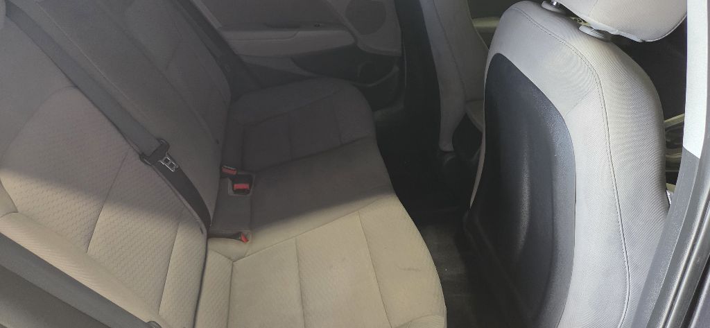 Photo 13 of this HYUNDAI ELANTRA