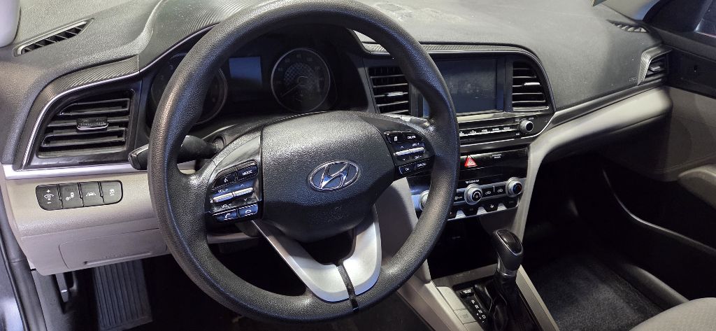 Photo 12 of this HYUNDAI ELANTRA
