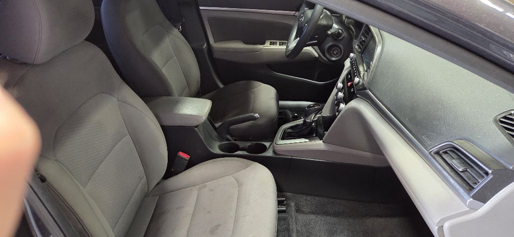 Photo 10 of this HYUNDAI ELANTRA