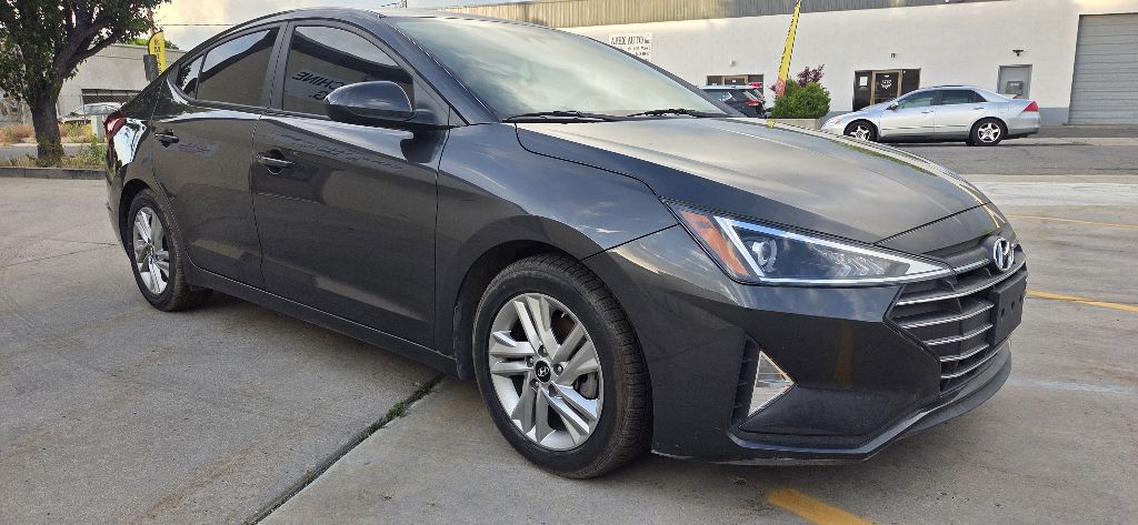 Photo 2 of this HYUNDAI ELANTRA