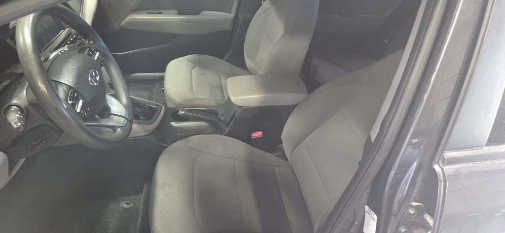 Photo 9 of this HYUNDAI ELANTRA