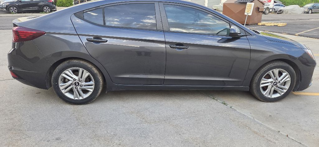 Photo 8 of this HYUNDAI ELANTRA