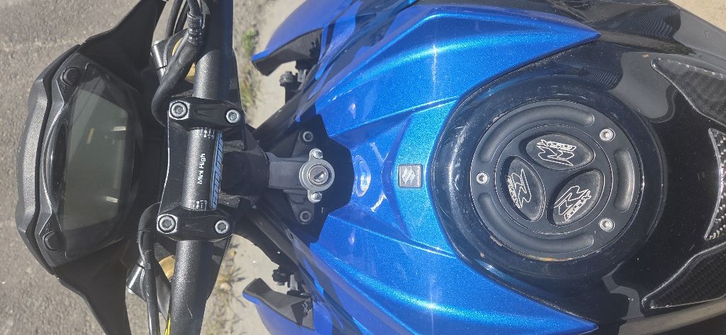 Photo 5 of this SUZUKI GSX S 750