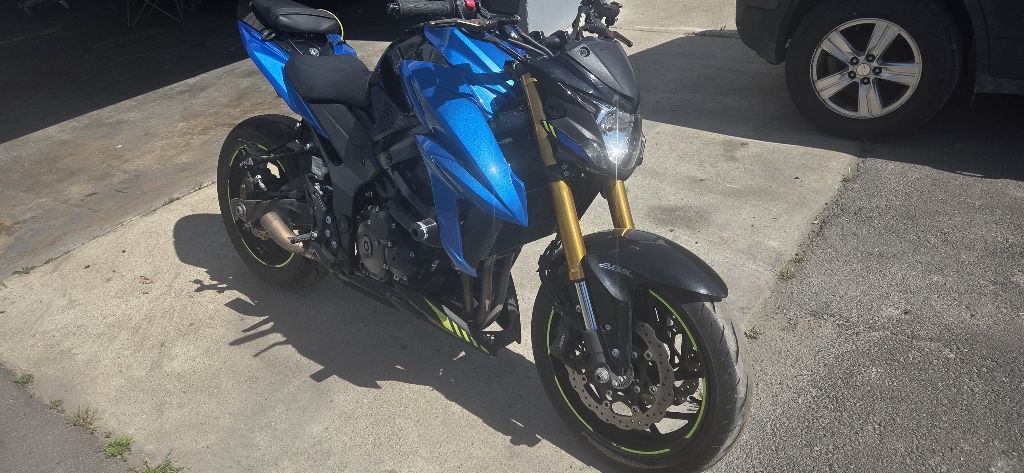Photo 2 of this SUZUKI GSX S 750