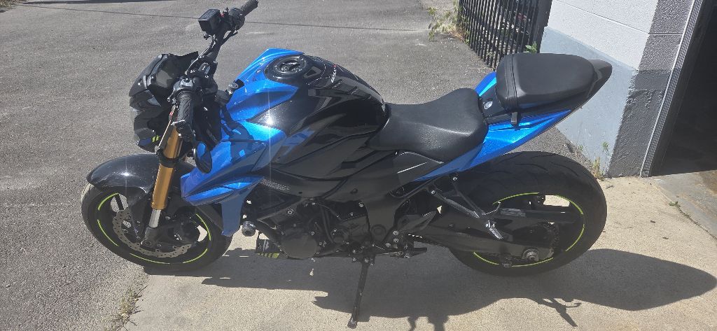 Photo 4 of this SUZUKI GSX S 750
