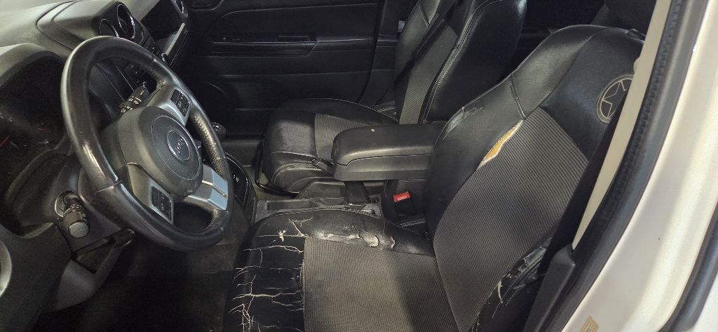 Photo 10 of this JEEP PATRIOT