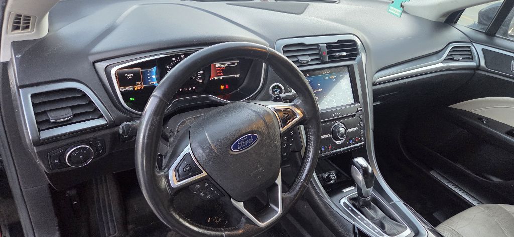 Photo 10 of this FORD FUSION