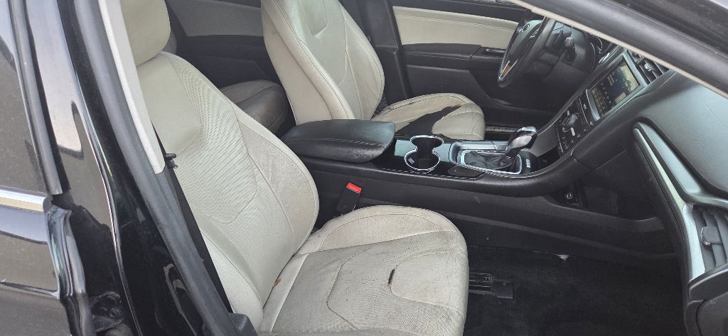 Photo 9 of this FORD FUSION