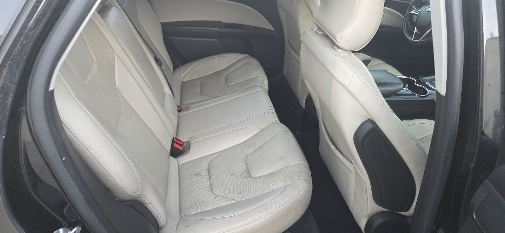 Photo 14 of this FORD FUSION