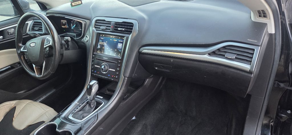 Photo 11 of this FORD FUSION