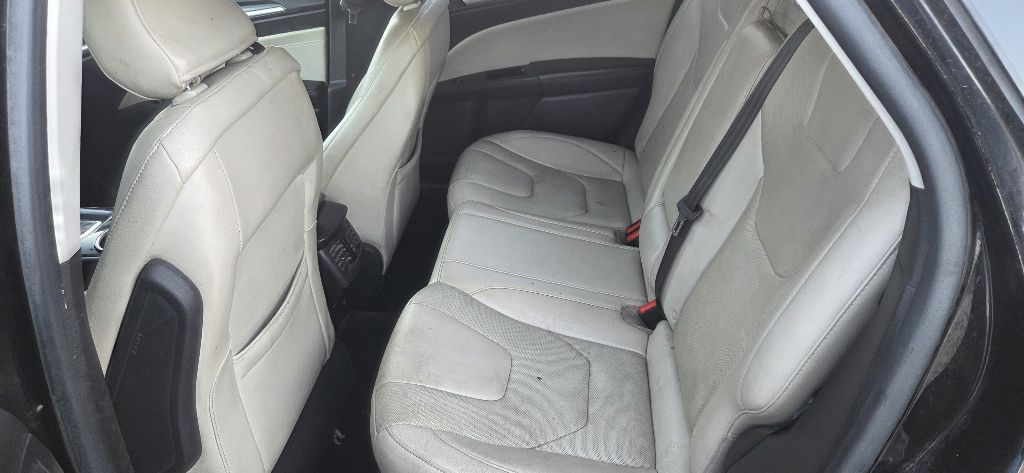 Photo 13 of this FORD FUSION