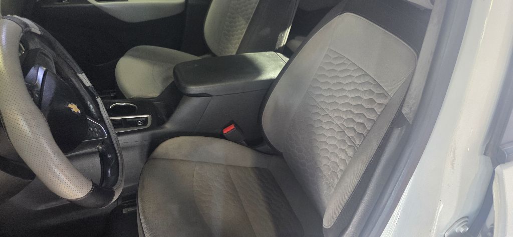 Photo 10 of this CHEVROLET EQUINOX