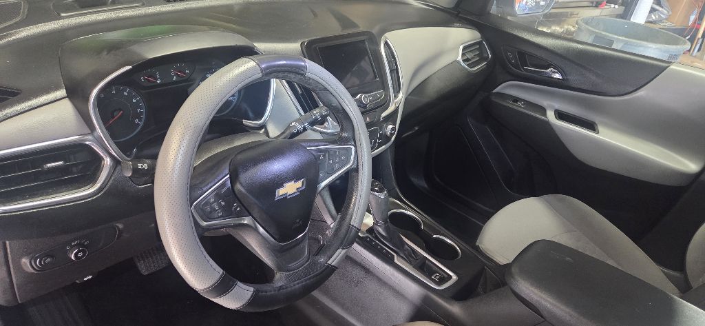 Photo 9 of this CHEVROLET EQUINOX