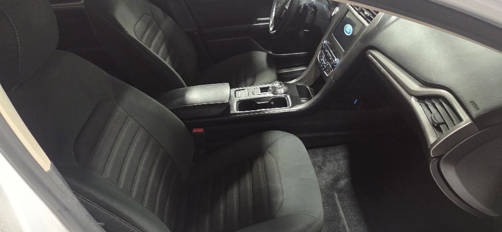 Photo 12 of this FORD FUSION