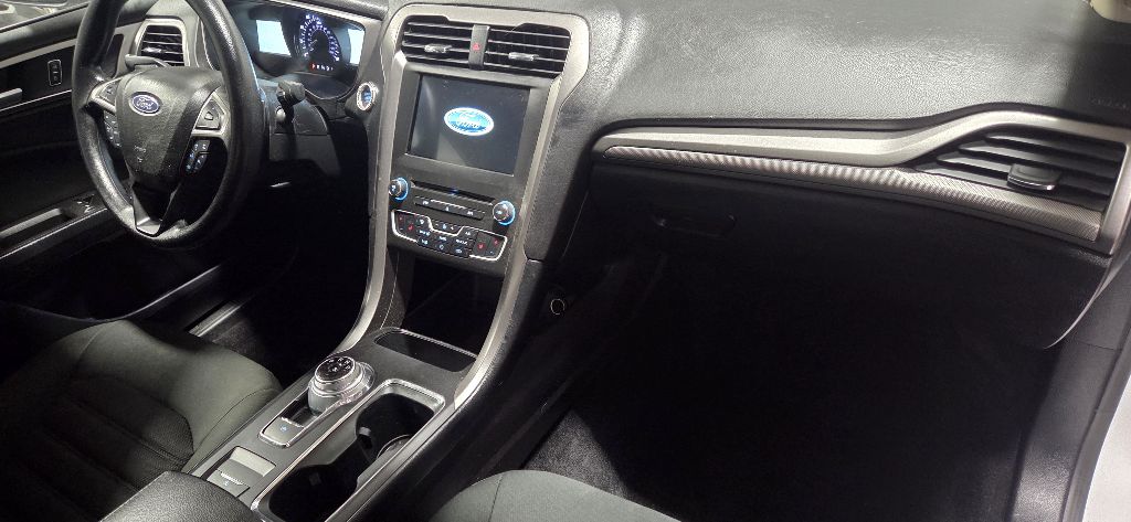 Photo 11 of this FORD FUSION