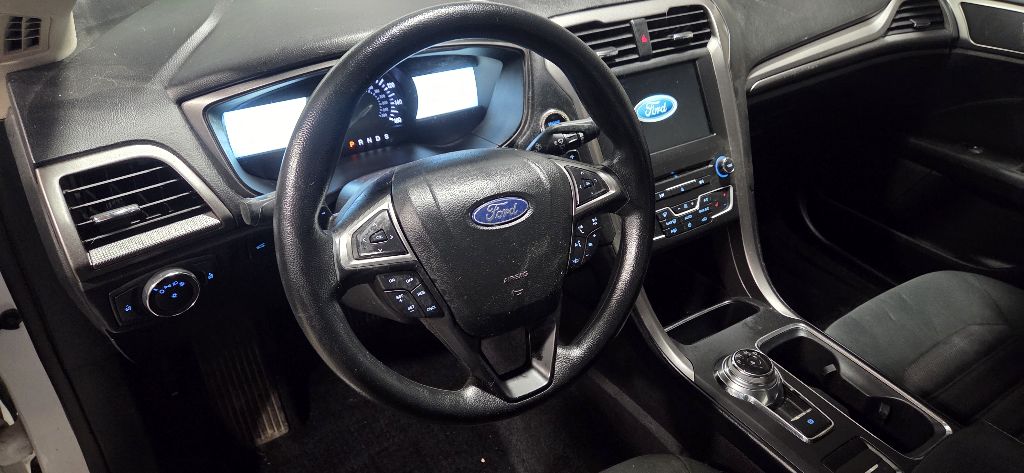 Photo 9 of this FORD FUSION