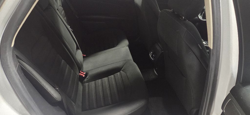 Photo 14 of this FORD FUSION
