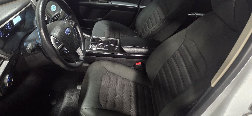 Photo 10 of this FORD FUSION