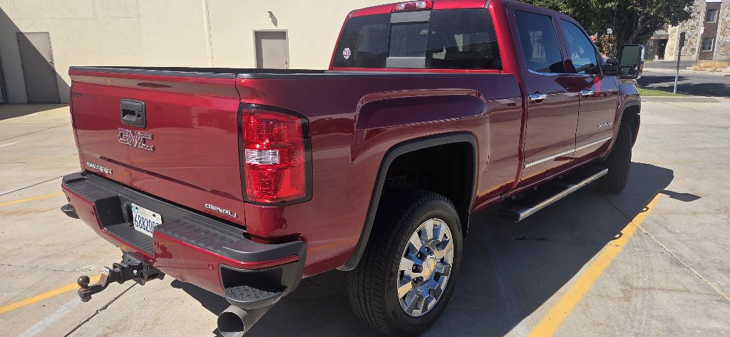 Photo 2 of this GMC SIERRA