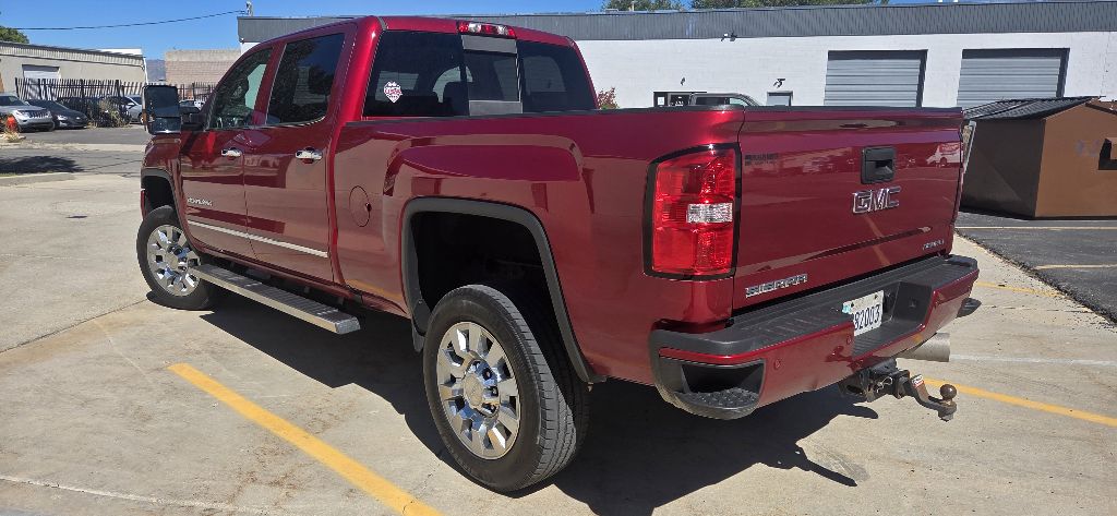 Photo 6 of this GMC SIERRA