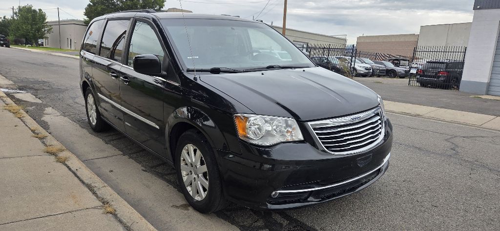 Photo 2 of this CHRYSLER TOWN & COUNTRY