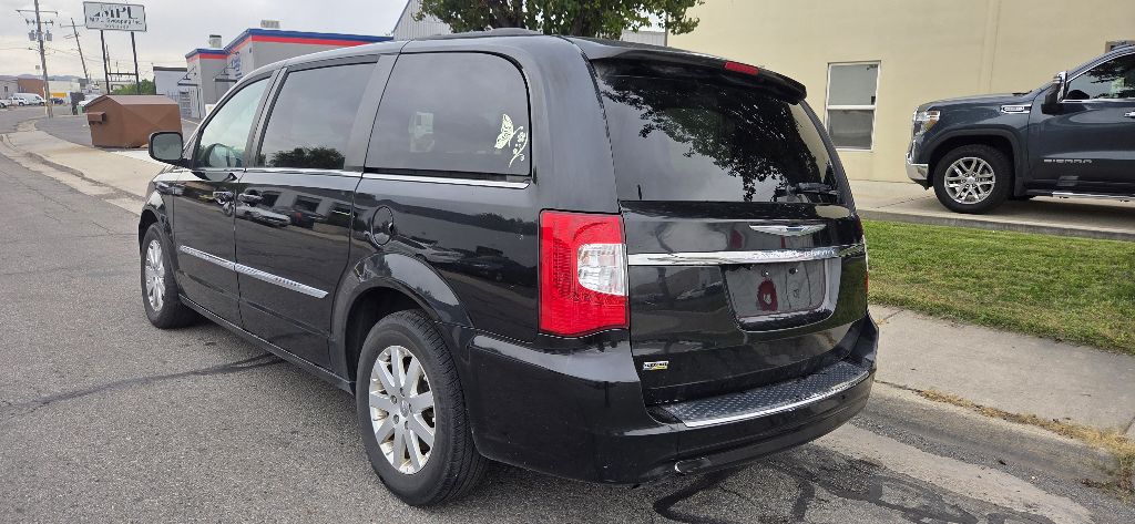 Photo 3 of this CHRYSLER TOWN & COUNTRY