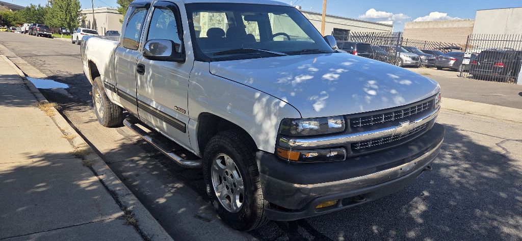 Photo 2 of this CHEVROLET SILVERADO