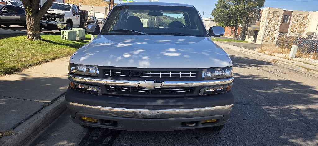 Photo 3 of this CHEVROLET SILVERADO