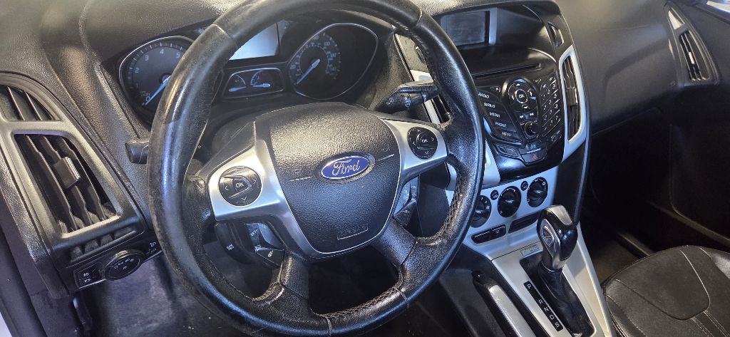 Photo 13 of this FORD FOCUS