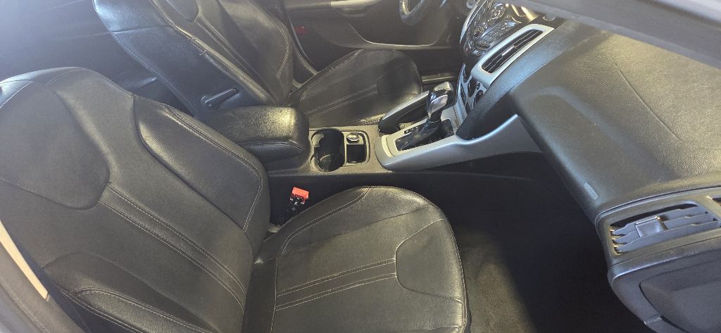 Photo 10 of this FORD FOCUS