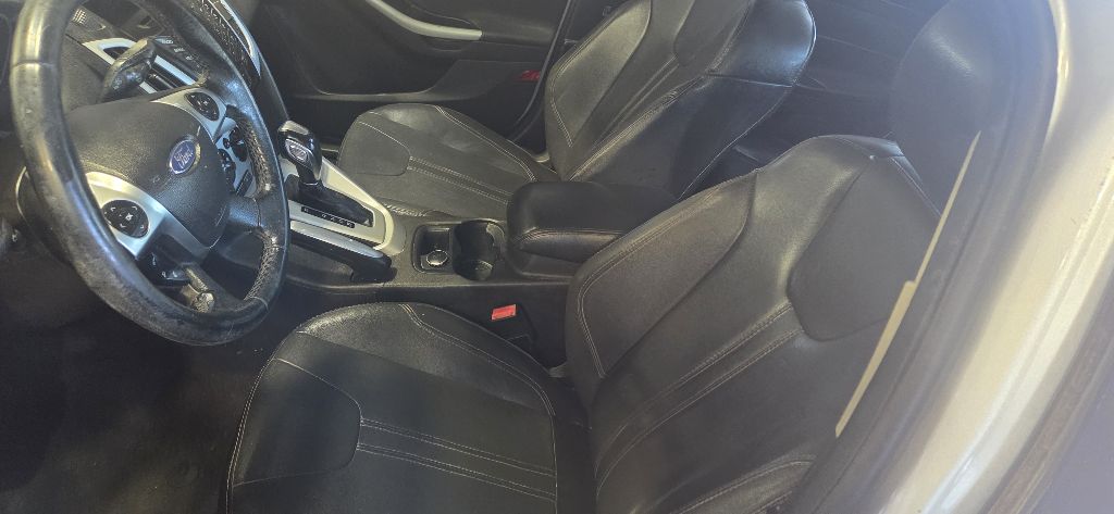 Photo 14 of this FORD FOCUS