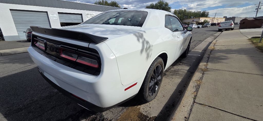 Photo 3 of this DODGE CHALLENGER