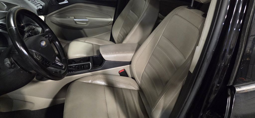 Photo 10 of this FORD ESCAPE