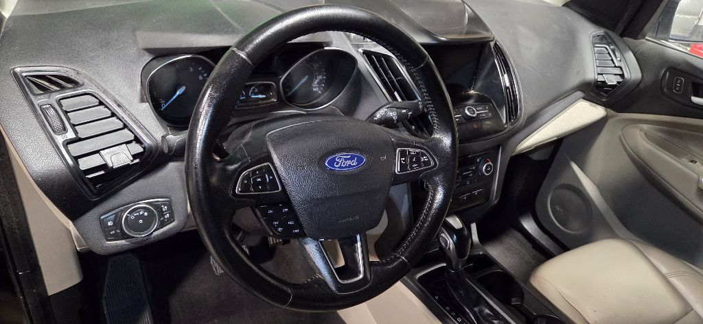 Photo 9 of this FORD ESCAPE