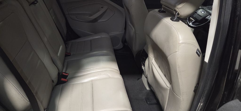 Photo 14 of this FORD ESCAPE