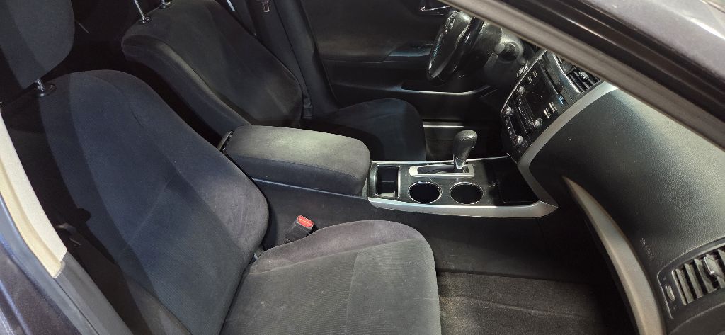 Photo 12 of this NISSAN ALTIMA