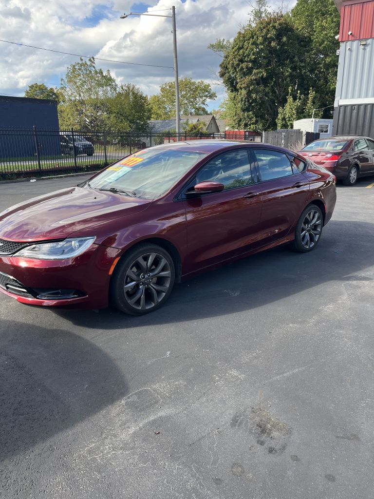 Photo 4 of this CHRYSLER 200