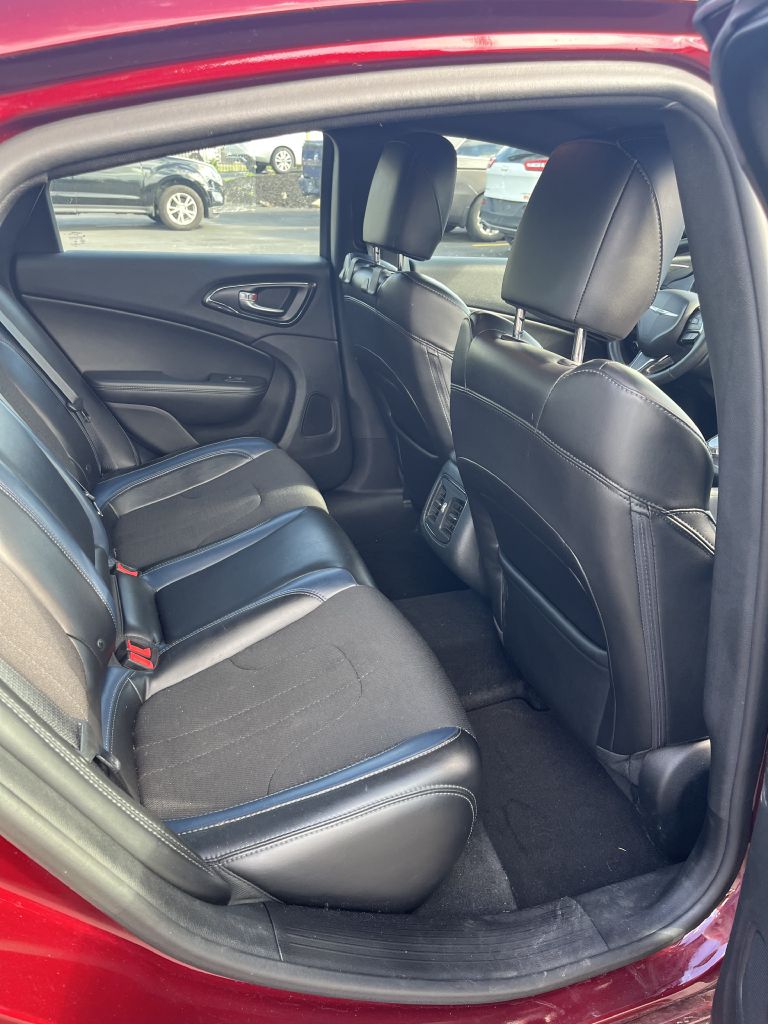 Photo 5 of this CHRYSLER 200