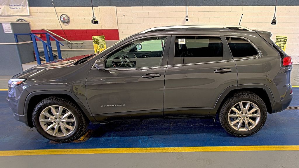 Photo 2 of this JEEP CHEROKEE