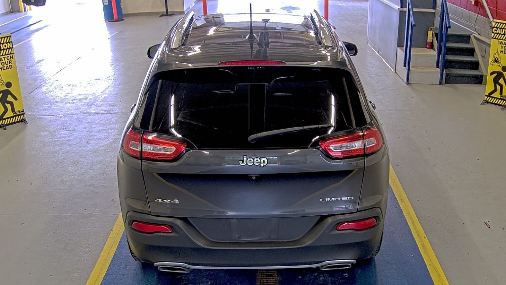 Photo 3 of this JEEP CHEROKEE