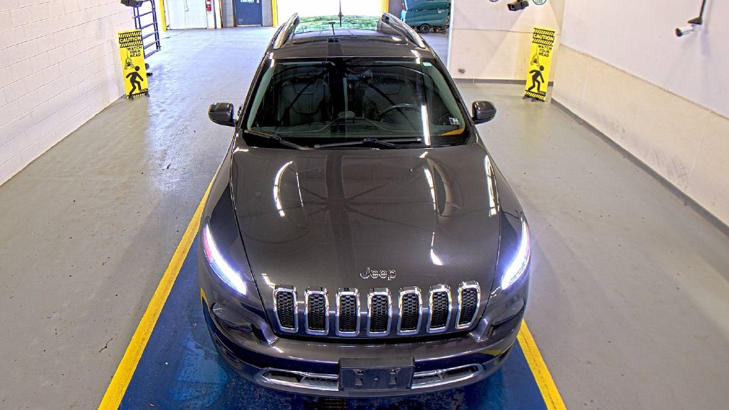 Photo 6 of this JEEP CHEROKEE