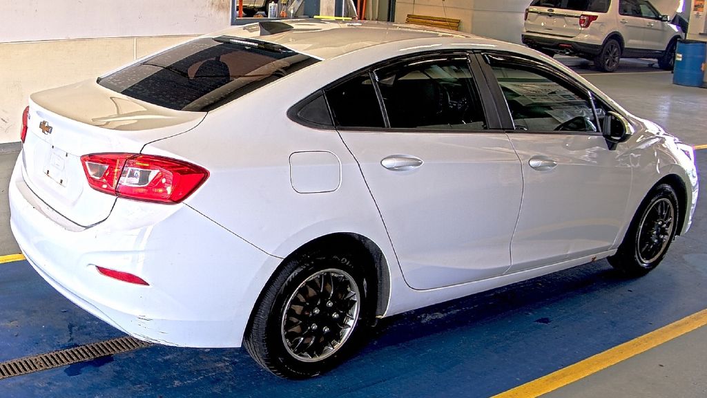 Photo 3 of this CHEVROLET CRUZE