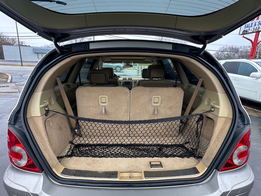 Photo 16 of this MERCEDES-BENZ R-CLASS