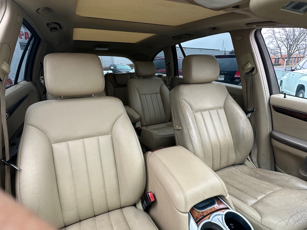 Photo 20 of this MERCEDES-BENZ R-CLASS