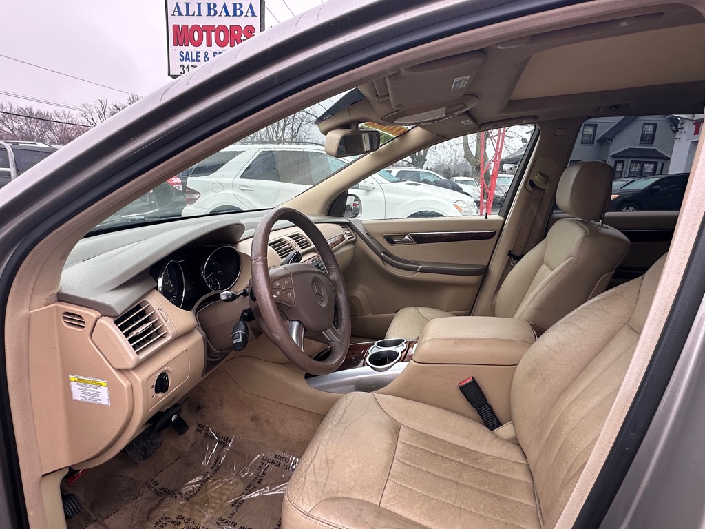 Photo 12 of this MERCEDES-BENZ R-CLASS