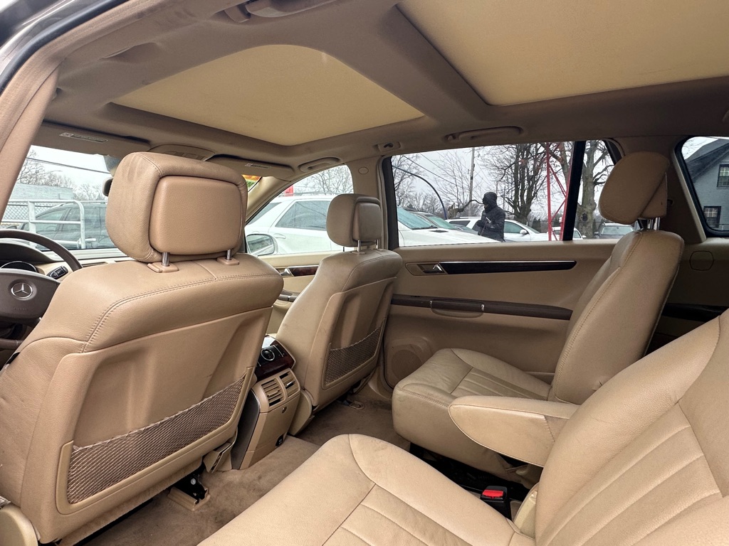 Photo 14 of this MERCEDES-BENZ R-CLASS