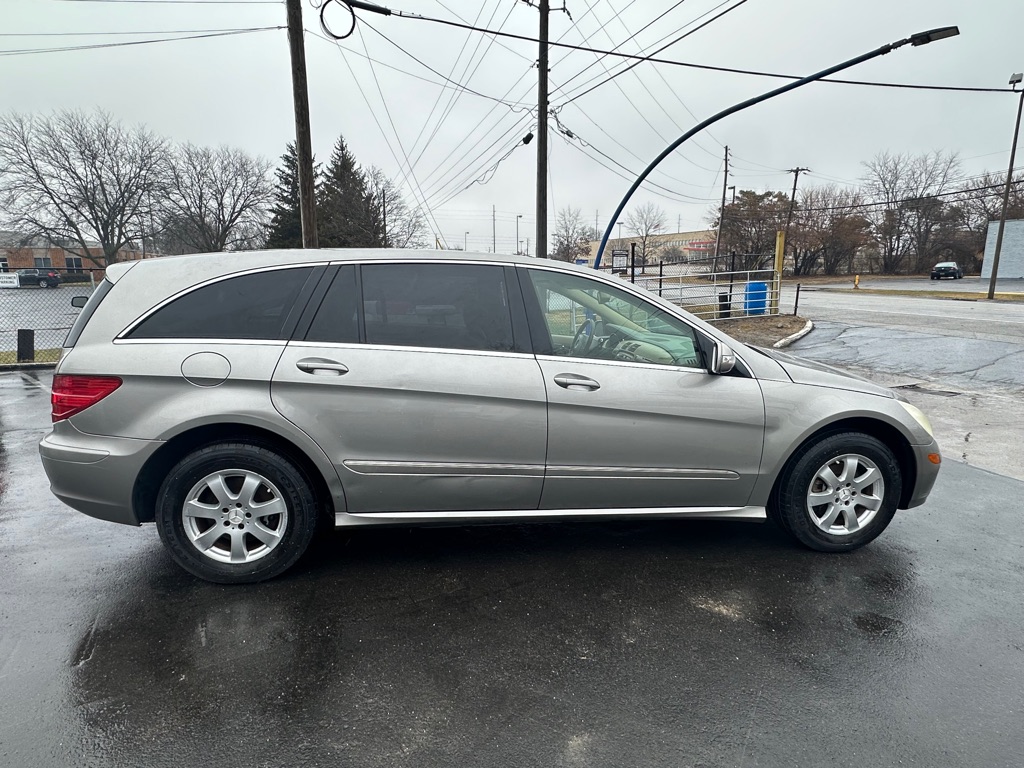 Photo 8 of this MERCEDES-BENZ R-CLASS