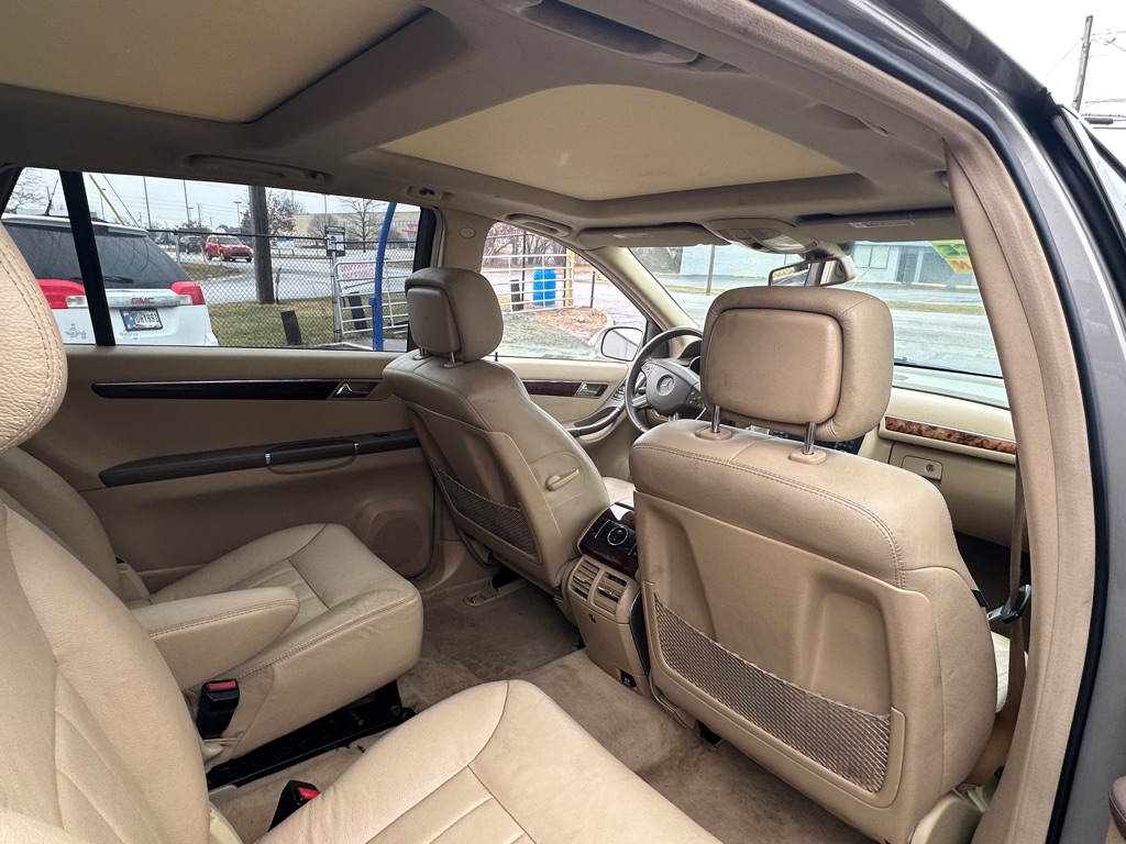 Photo 17 of this MERCEDES-BENZ R-CLASS